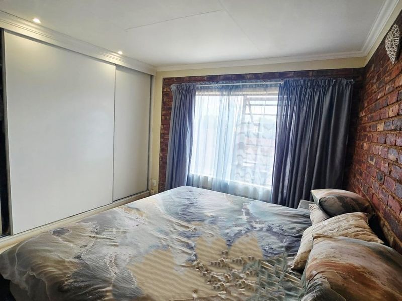 Neat 2-Bedroom Full-Title Townhouse in the Popular La Hoff - Photo 7