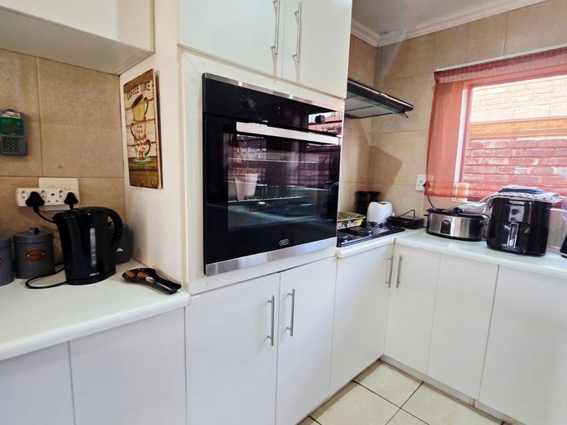 Neat 2-Bedroom Full-Title Townhouse in the Popular La Hoff - Photo 3