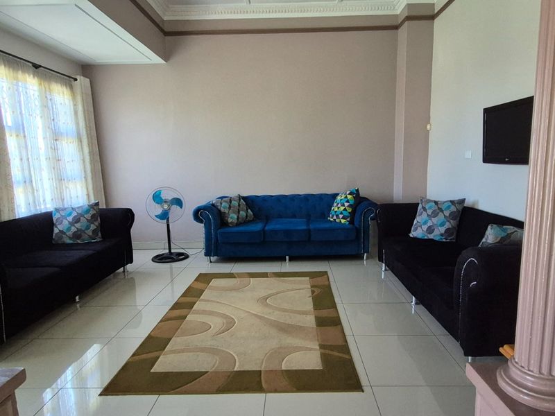 Spacious family Abode  - Photo 9