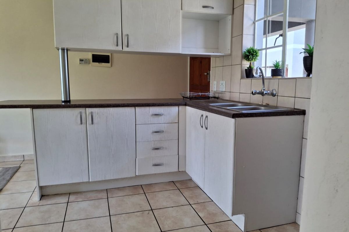 Secure Living, Golden Opportunity 2 bedroom units from R425 000 - Photo 5