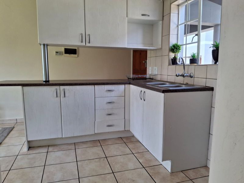 Secure Living, Golden Opportunity 2 bedroom units from R425 000 - Photo 5