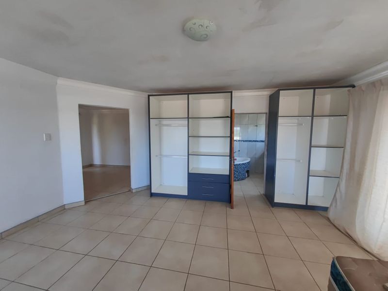 PRICED TO SELL – NEW TOWN FAMILY HOME! - Photo 6