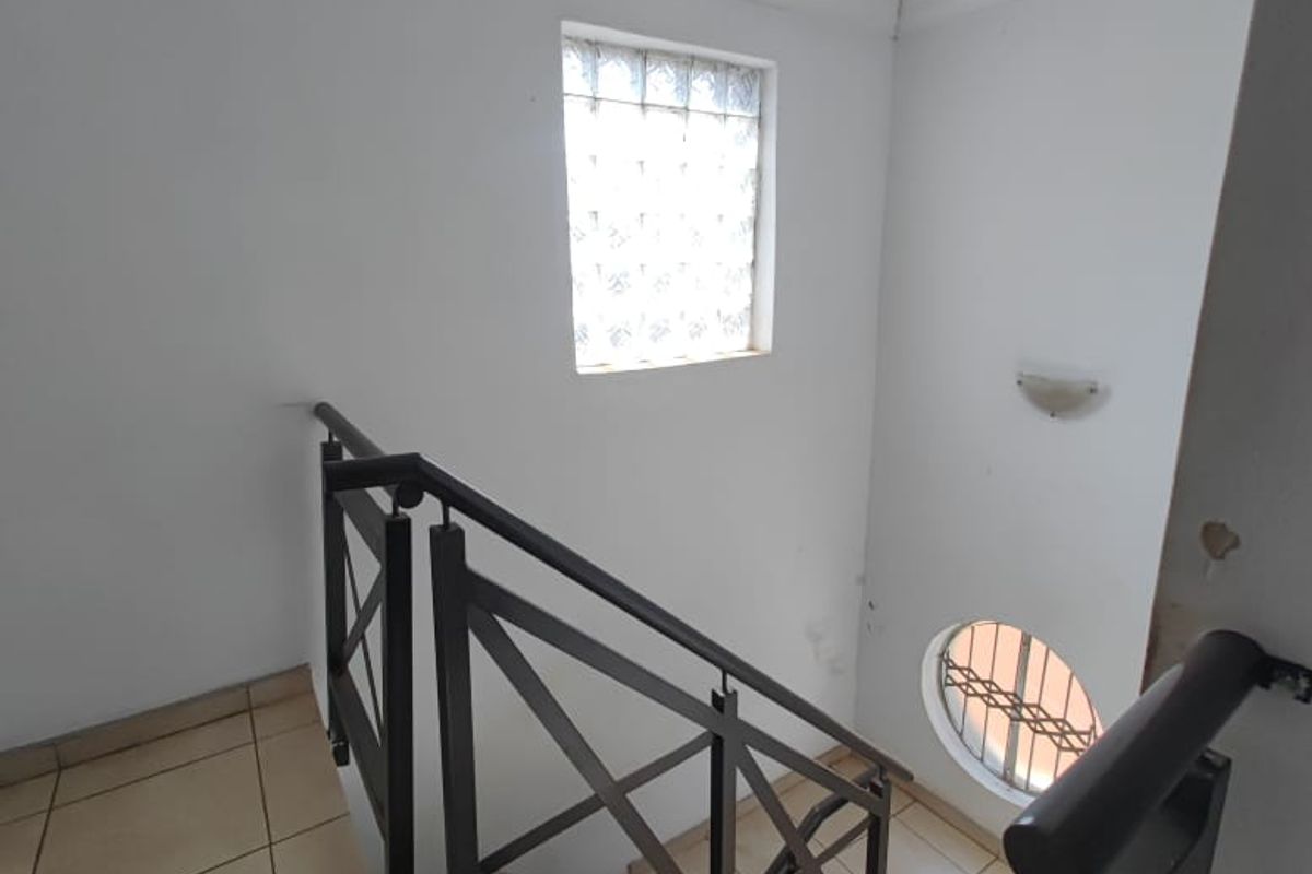 PRICED TO SELL – NEW TOWN FAMILY HOME! - Photo 5