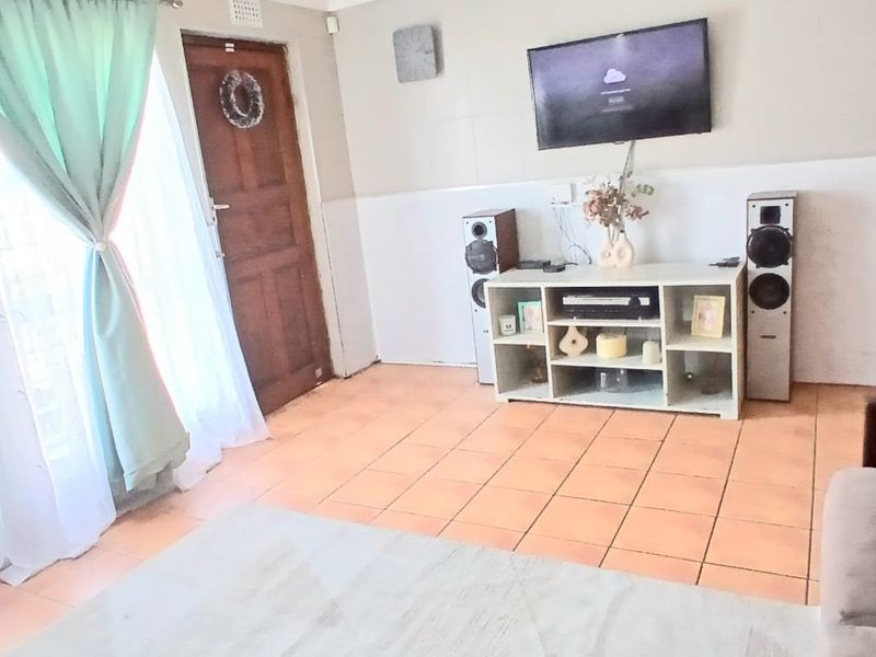 Three bedroom house in sought after Strandfontein  - Photo 2