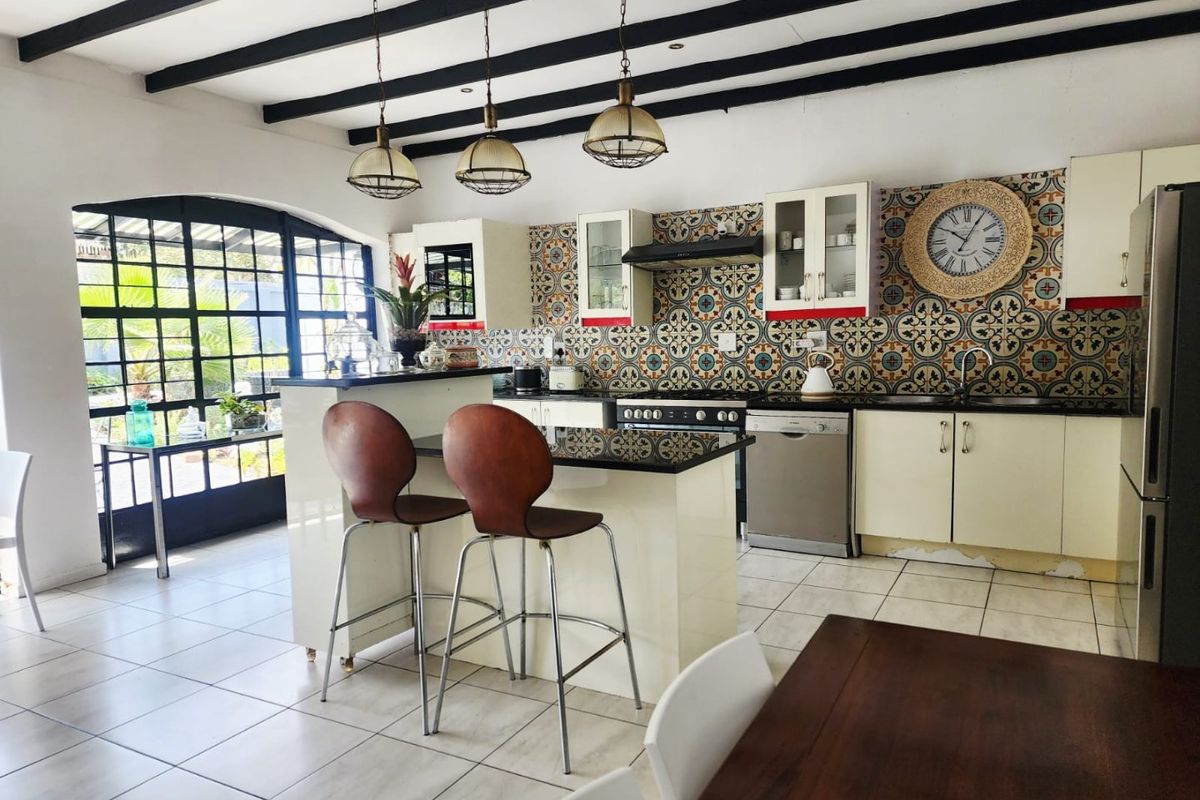Spacious Entertainers Home with Seven Bedrooms in Old Place Knysna - Photo 5