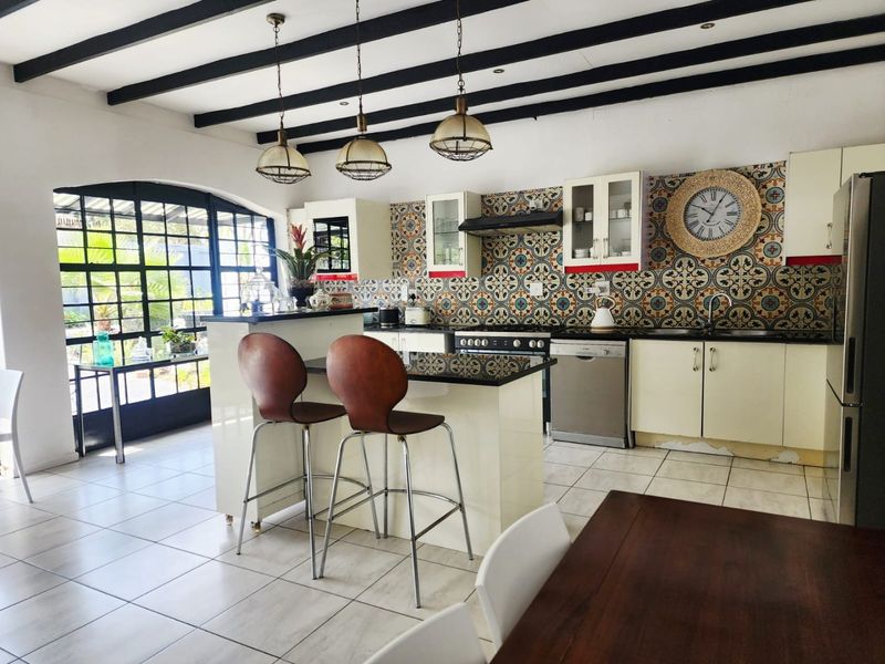 Spacious Entertainers Home with Seven Bedrooms in Old Place Knysna - Photo 5
