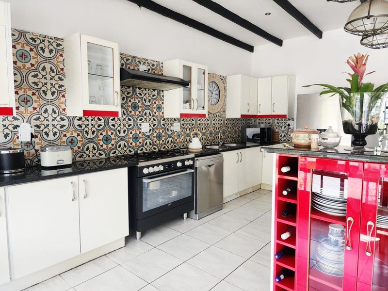 Spacious Entertainers Home with Seven Bedrooms in Old Place Knysna - Photo 4