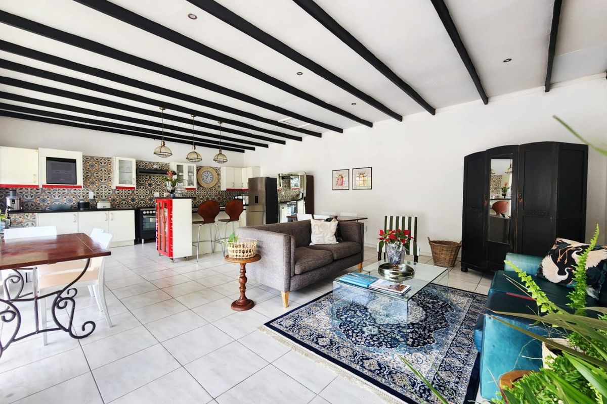 Spacious Entertainers Home with Seven Bedrooms in Old Place Knysna - Photo 3