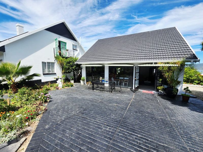 Spacious Entertainers Home with Seven Bedrooms in Old Place Knysna - Photo 2