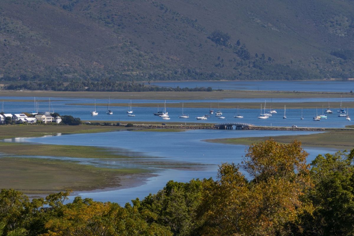 Spacious Entertainers Home with Seven Bedrooms in Old Place Knysna - Photo 3