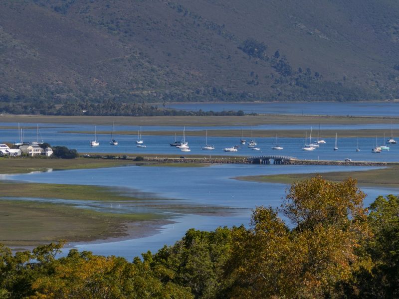 Spacious Entertainers Home with Seven Bedrooms in Old Place Knysna - Photo 3