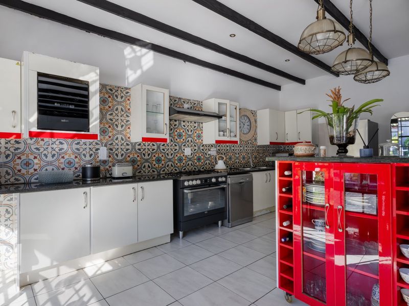 Spacious Entertainers Home with Seven Bedrooms in Old Place Knysna - Photo 9