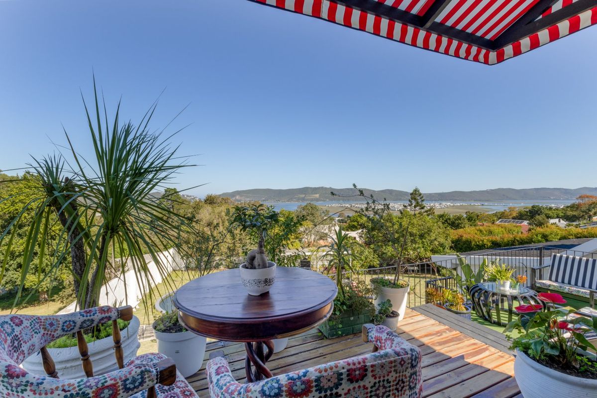 Spacious Entertainers Home with Seven Bedrooms in Old Place Knysna - Photo 2