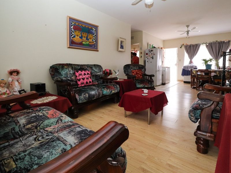 GROUNDFLOOR FLAT IN WELL MANAGED COMPLEX - Photo 5