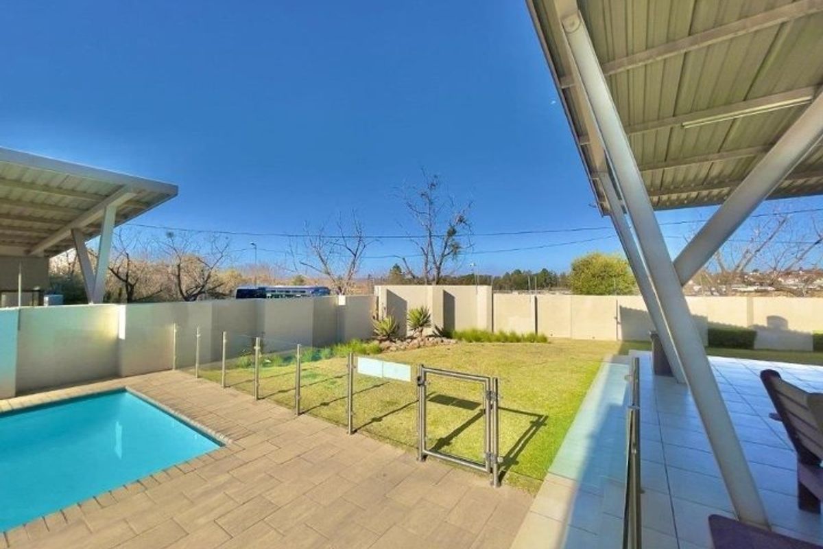 Modern 2 Bedroom Apartment for sale in Broadacres, Fourways  - Photo 5