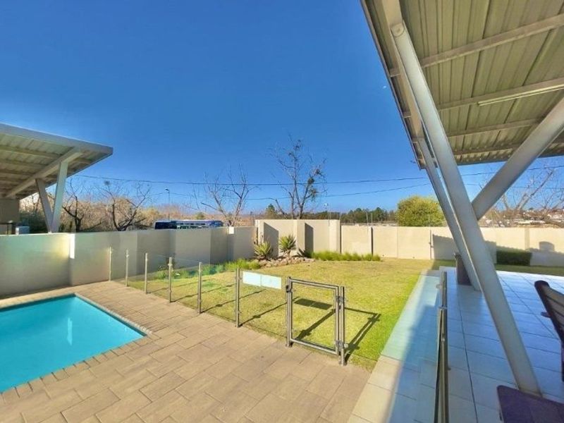 Modern 2 Bedroom Apartment for sale in Broadacres, Fourways  - Photo 5