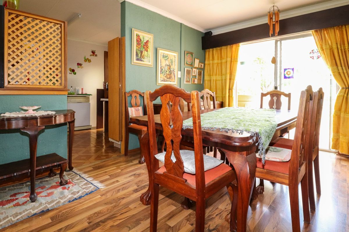 Beautiful & Cozy 2 Bedroom Townhouse with Private Garden - Photo 5