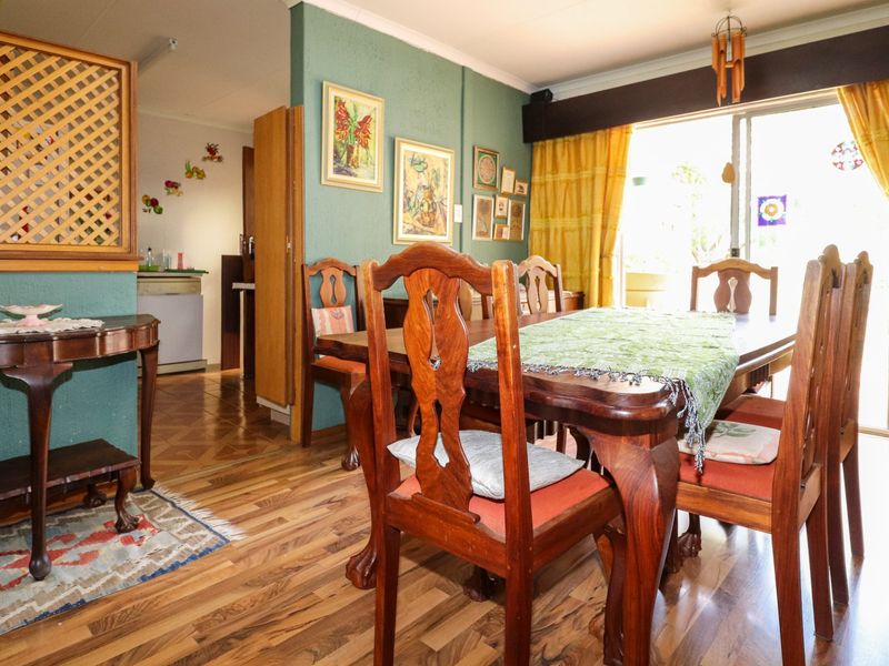 Beautiful & Cozy 2 Bedroom Townhouse with Private Garden - Photo 5