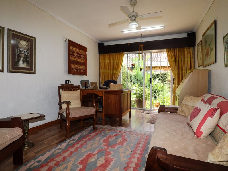 Beautiful & Cozy 2 Bedroom Townhouse with Private Garden - Photo 10