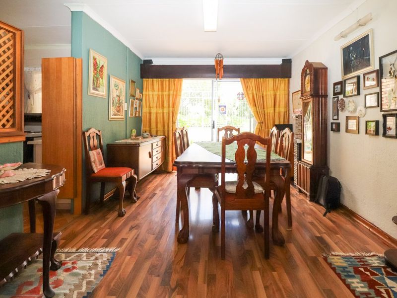 Beautiful & Cozy 2 Bedroom Townhouse with Private Garden - Photo 6