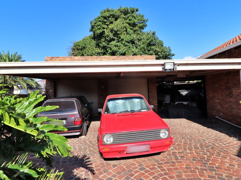 Spacious Family Living with Excellent Security and Great Extras - Photo 5