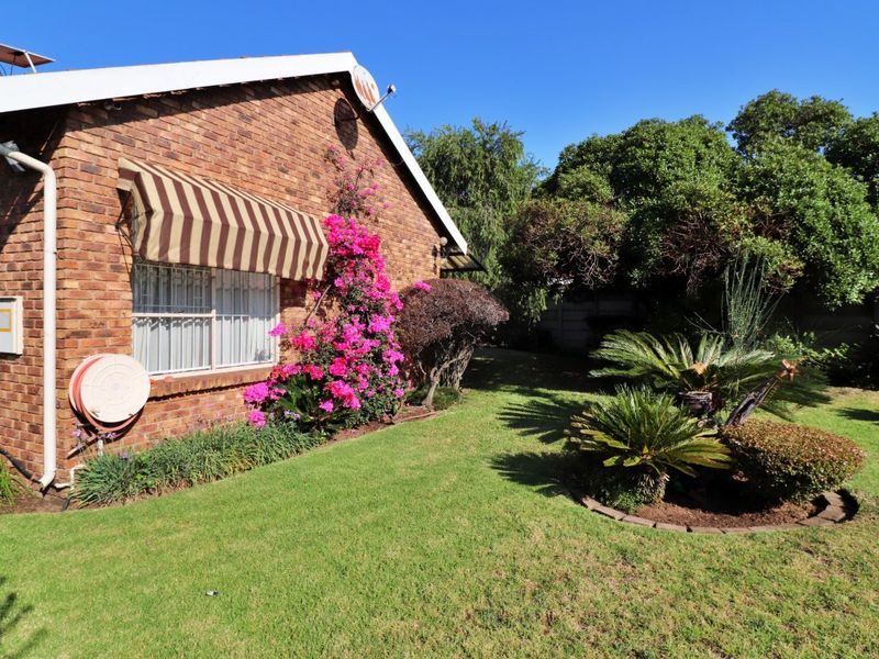 Spacious Family Living with Excellent Security and Great Extras - Photo 2