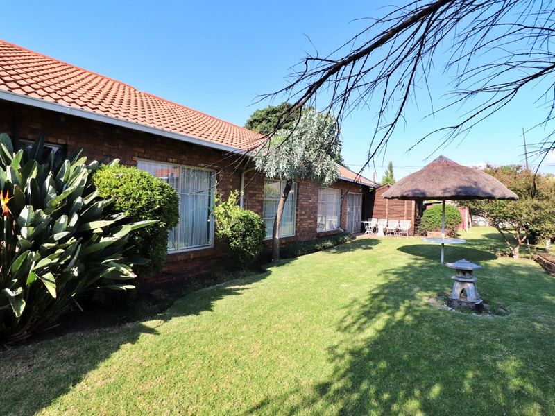 Spacious Family Living with Excellent Security and Great Extras - Photo 3