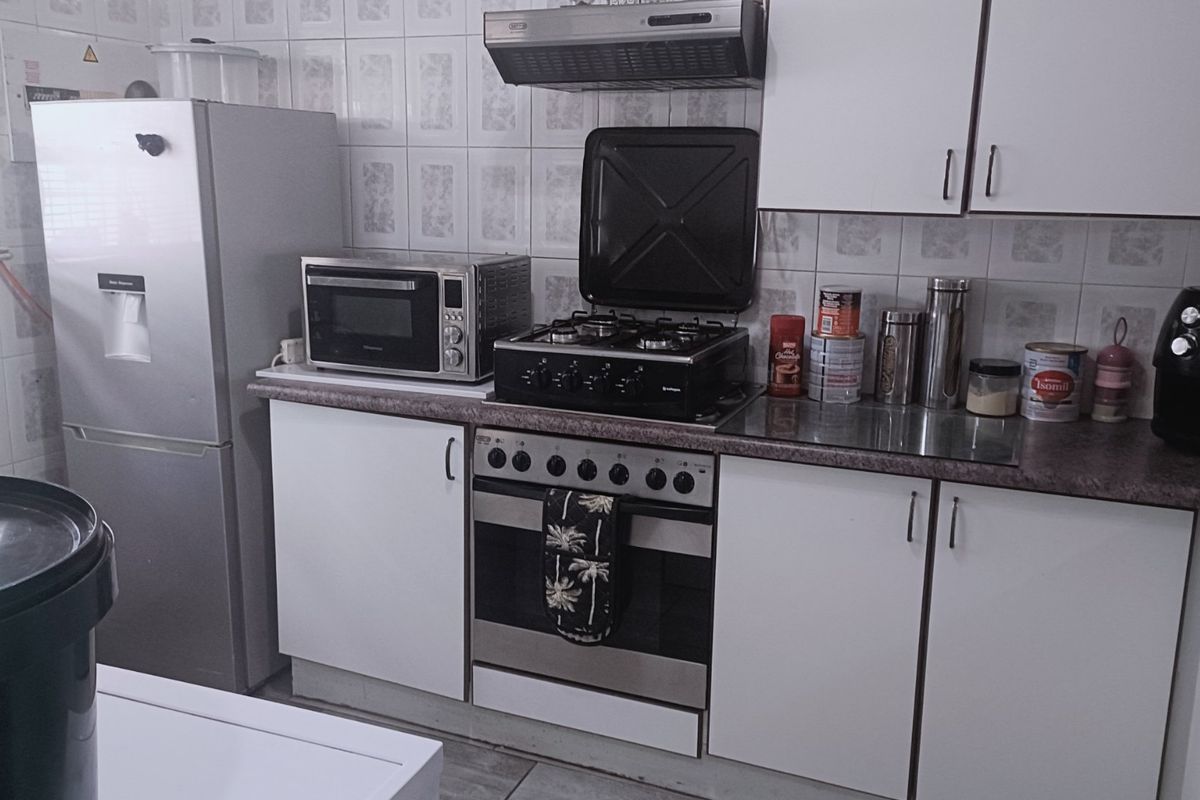 Modern & Secure Living at Unit 8 Melrose Place,  Rangeview - Photo 3