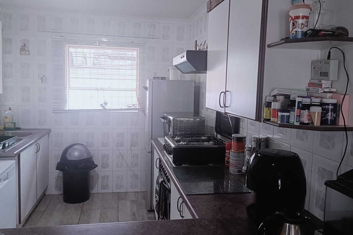 Modern & Secure Living at Unit 8 Melrose Place,  Rangeview - Photo 5