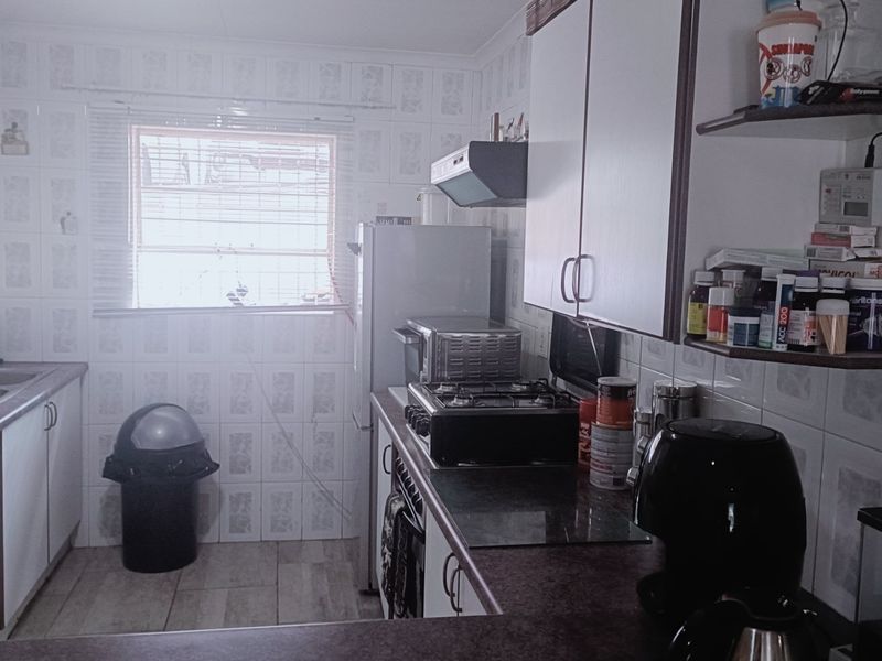 Modern & Secure Living at Unit 8 Melrose Place,  Rangeview - Photo 5