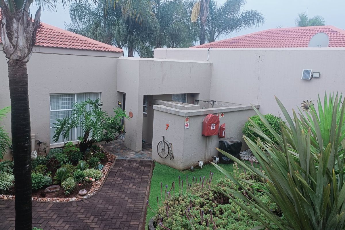 Modern & Secure Living at Unit 8 Melrose Place,  Rangeview - Photo 2