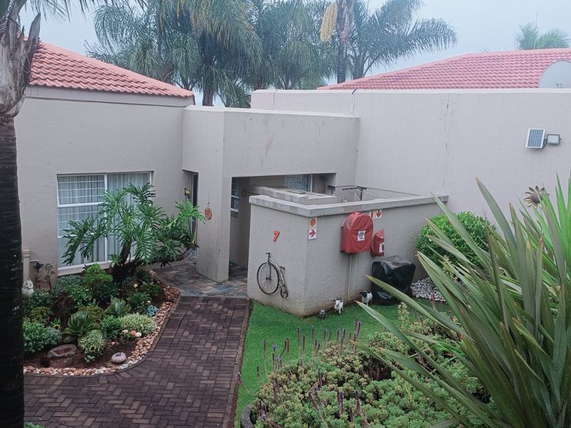 Modern & Secure Living at Unit 8 Melrose Place,  Rangeview - Photo 2