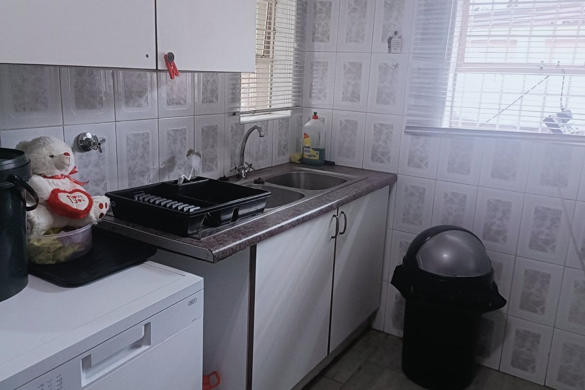 Modern & Secure Living at Unit 8 Melrose Place,  Rangeview - Photo 4