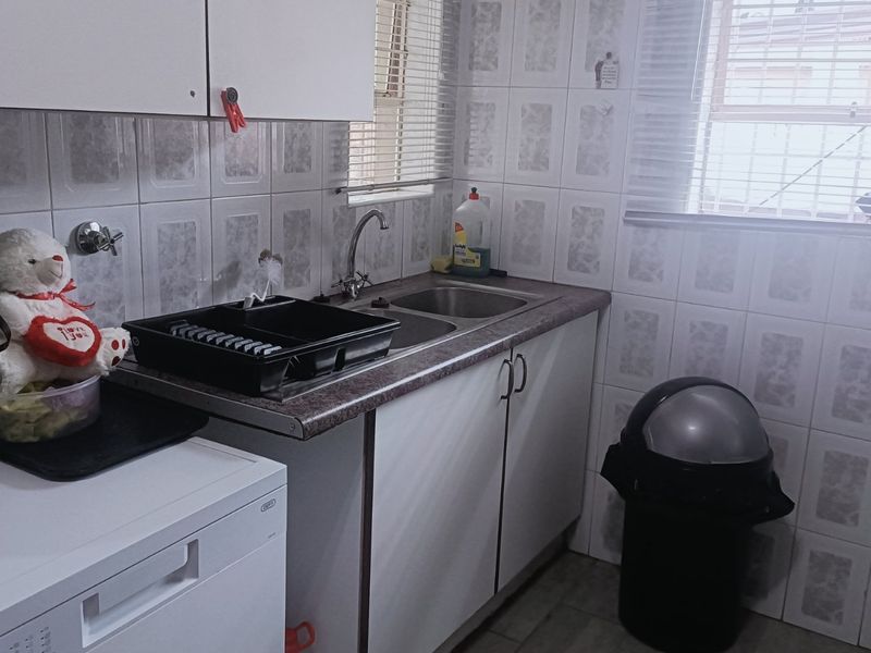 Modern & Secure Living at Unit 8 Melrose Place,  Rangeview - Photo 4