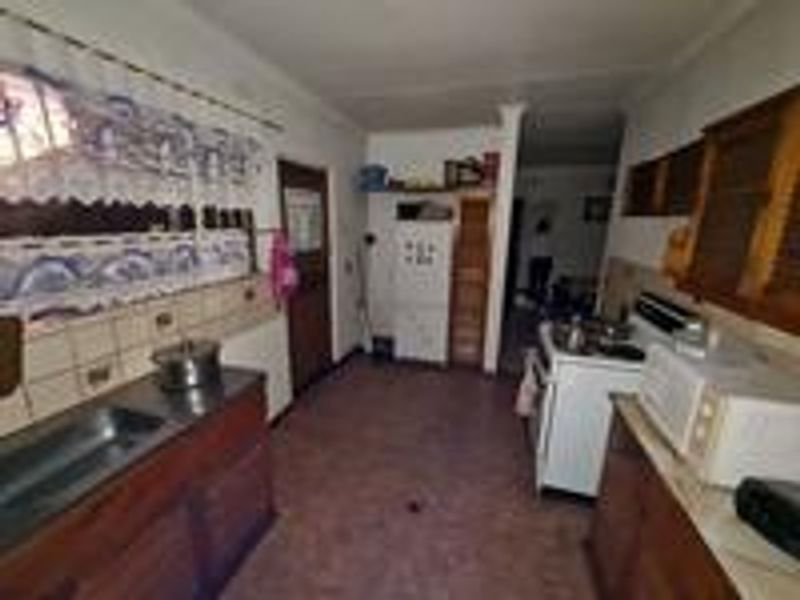 Introducing a stunning single-storey conventional home that offers comfort and style. - Photo 3