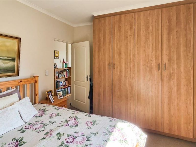 Cozy and Practical Home - Photo 3