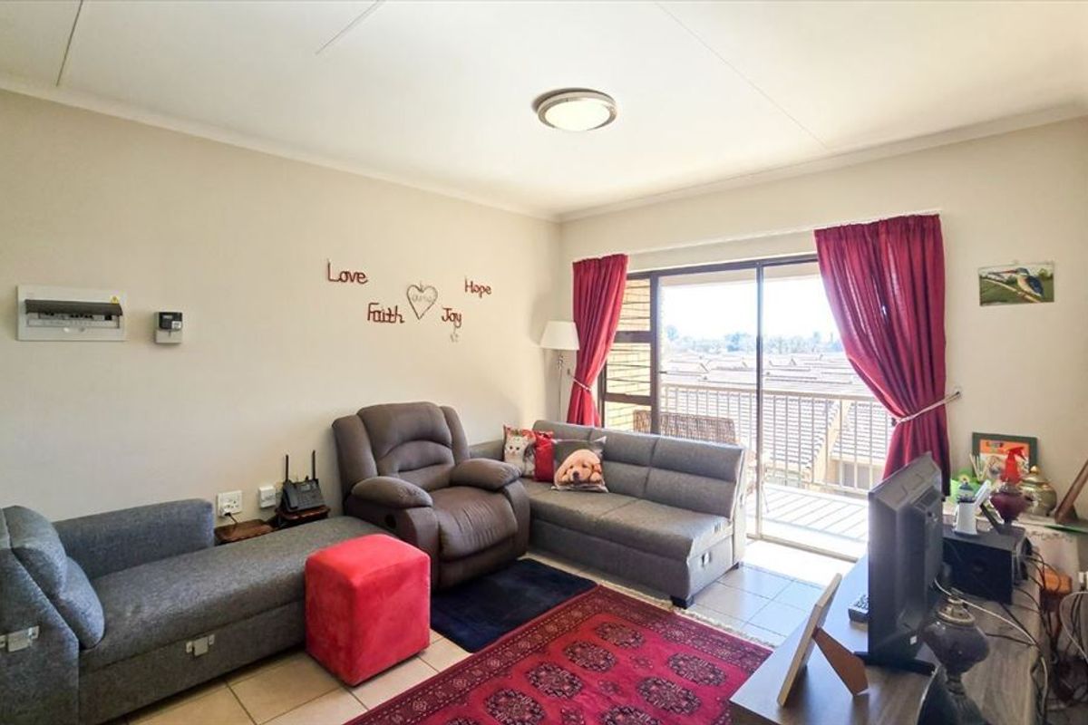 Cozy and Practical Home - Photo 2