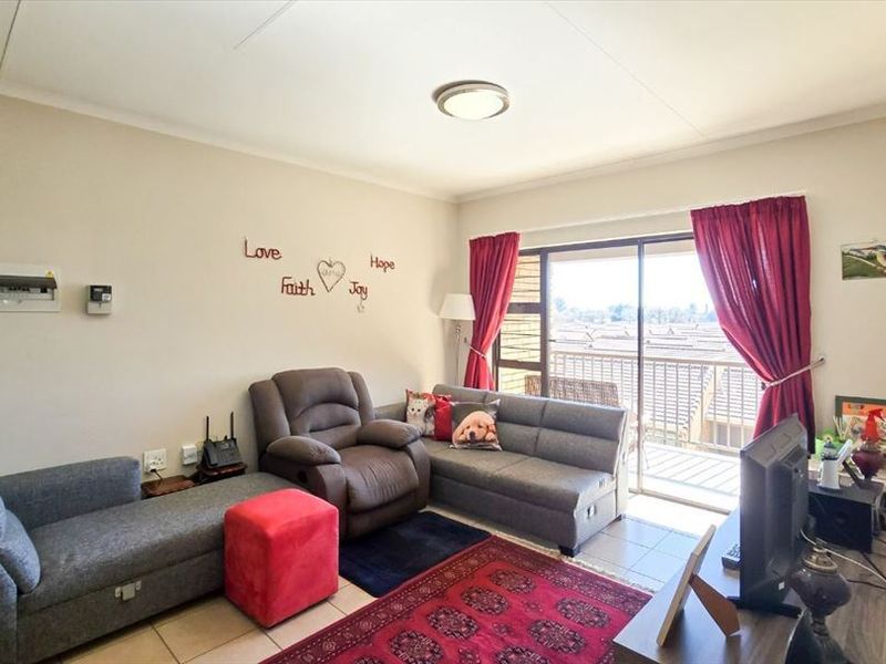 Cozy and Practical Home - Photo 2