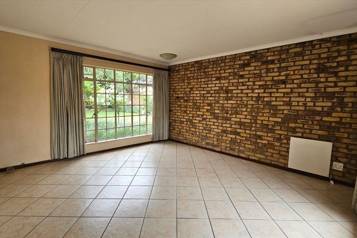 Spacious Family Home with Excellent Features - Photo 2