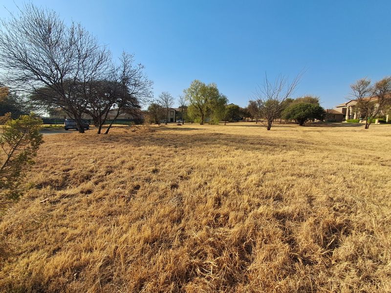 Full title vacant land in complex. - Photo 3