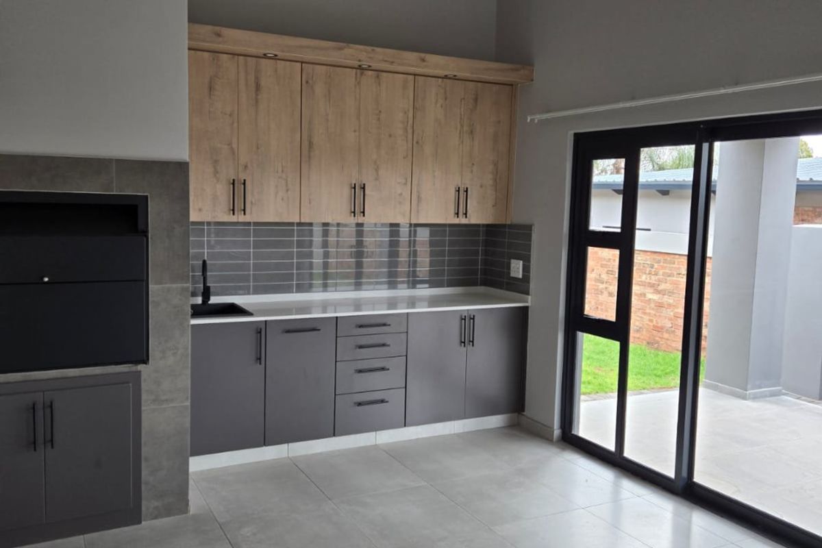 Prime rental townhouse - Newly Built - Photo 4