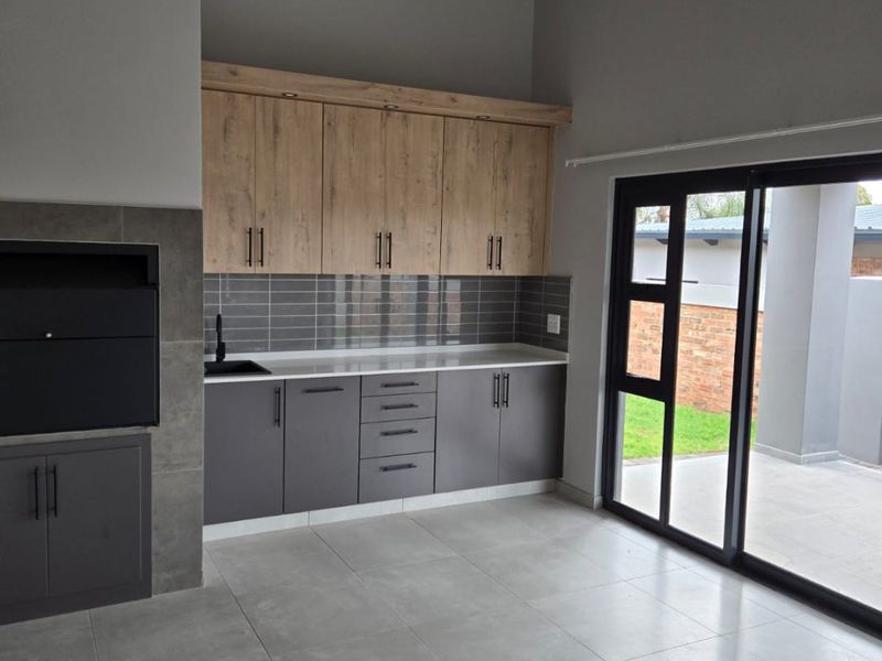 Prime rental townhouse - Newly Built - Photo 4