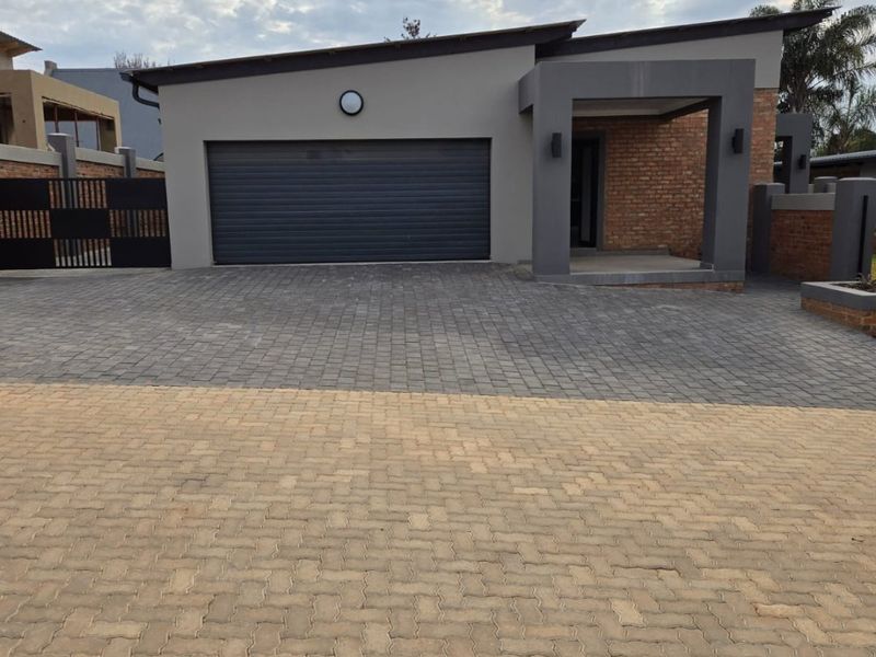 Prime rental townhouse - Newly Built - Photo 1