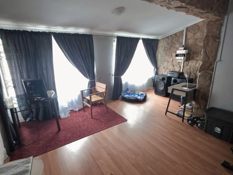 STUNNING 5 BEDROOM  FAMILY HOME IN MOSLEY PARK EXCLUSIVE SOLE MANDATE - Photo 4