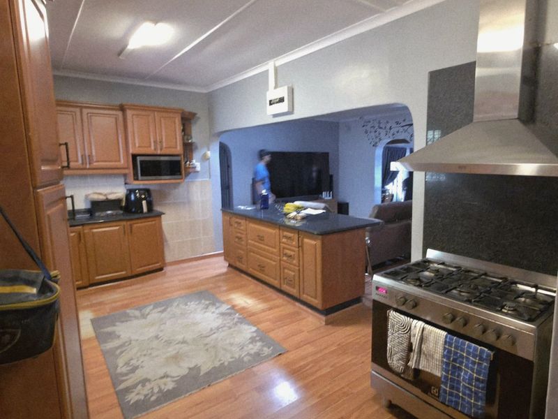 TWO PROPERTIES FOR THE PRICE OF ONE !!!!!! IN MOSLEY PARK EXCLUSIVE SOLE MANDATE - Photo 1