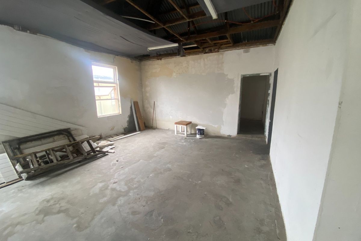 264m2 to let Commercial/ Retail or Light Industrial  - Photo 5