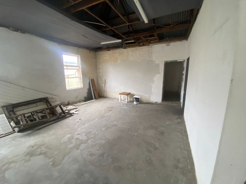 264m2 to let Commercial/ Retail or Light Industrial  - Photo 5