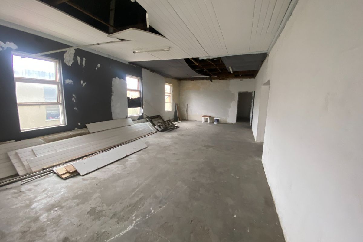 264m2 to let Commercial/ Retail or Light Industrial  - Photo 2