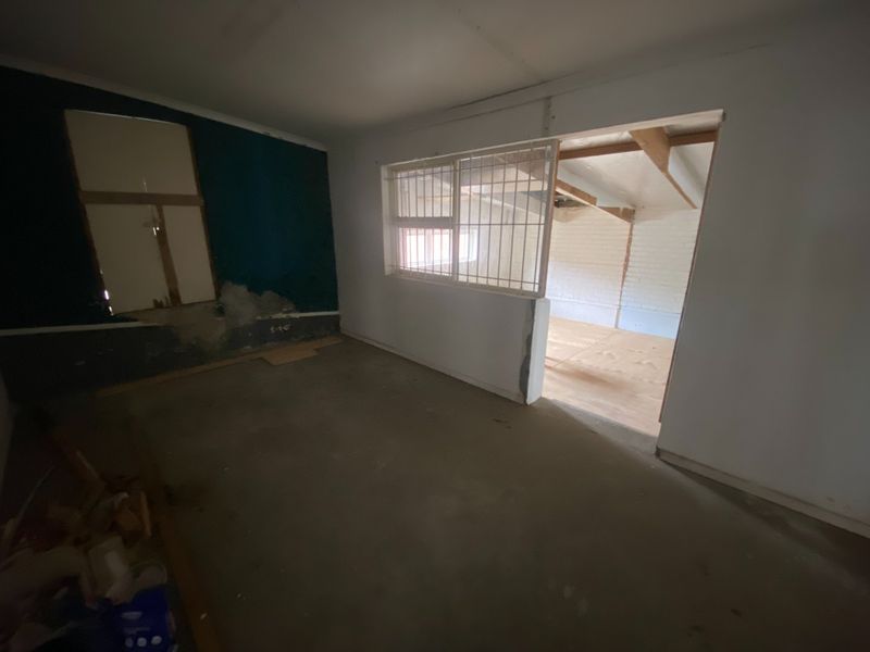 264m2 to let Commercial/ Retail or Light Industrial  - Photo 7