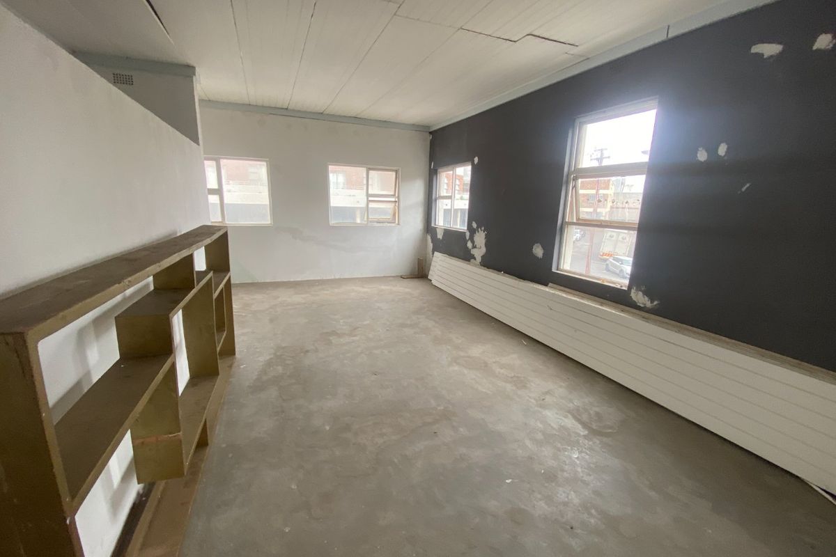 264m2 to let Commercial/ Retail or Light Industrial  - Photo 3